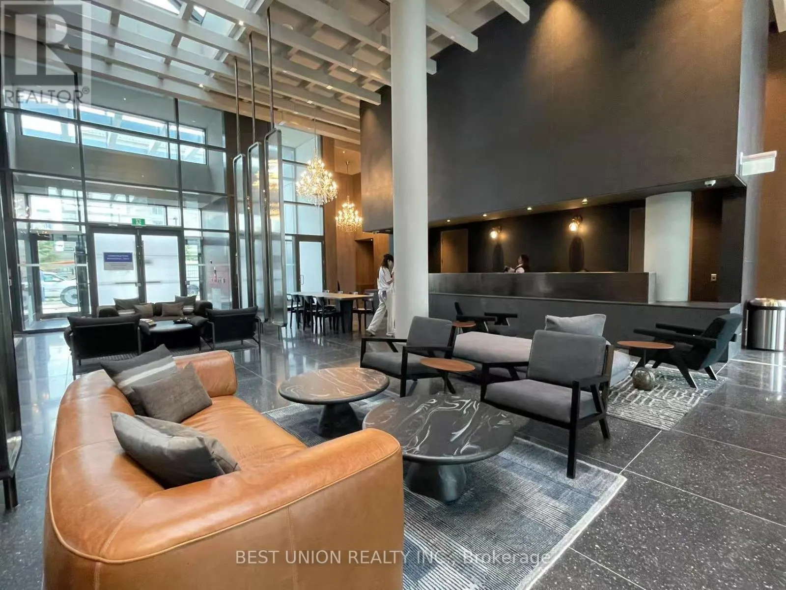 2810 - 28 INTERCHANGE WAY