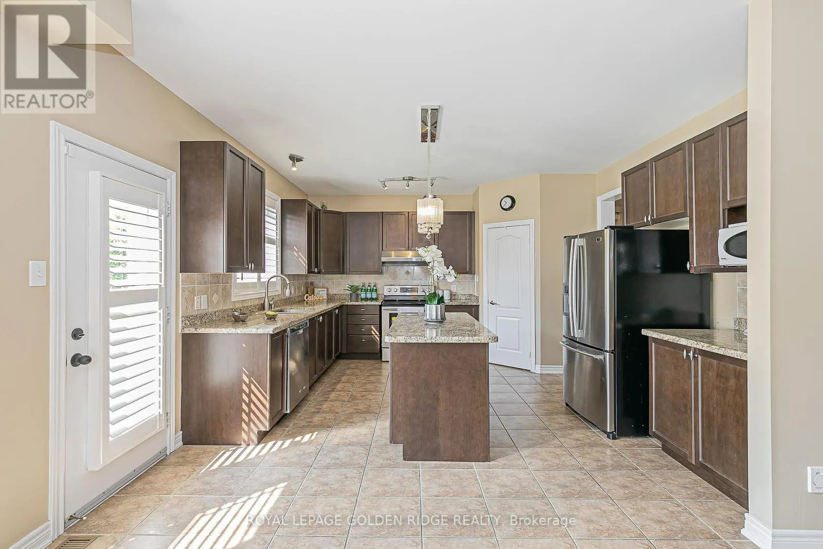 12 GOLDEN MEADOW DRIVE