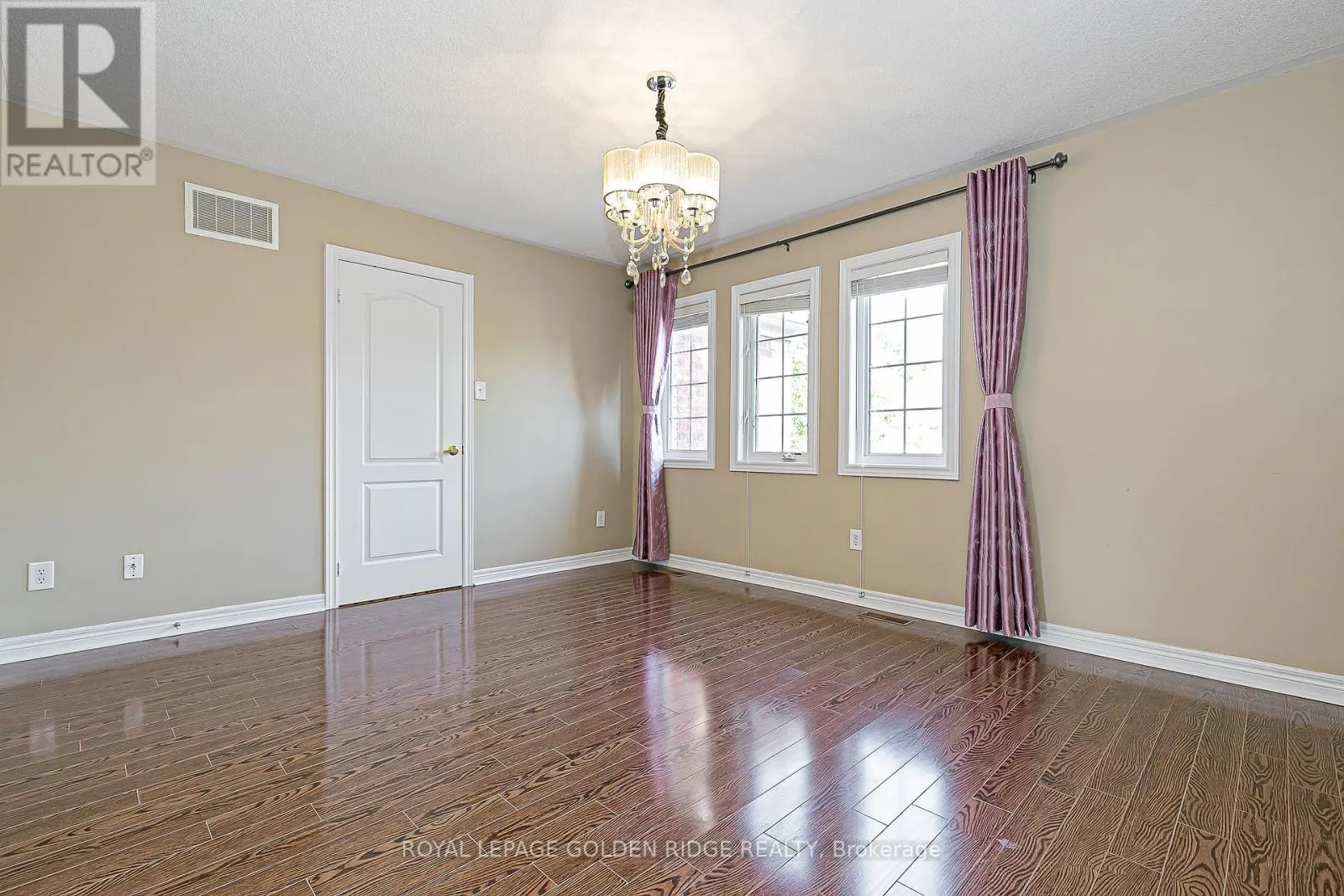 12 GOLDEN MEADOW DRIVE