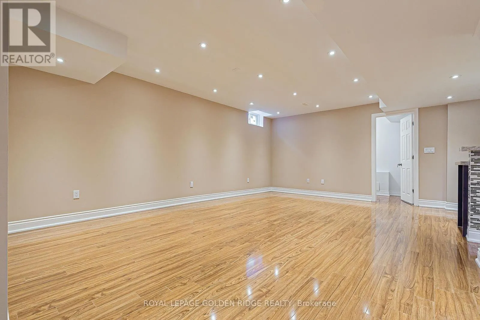 12 GOLDEN MEADOW DRIVE
