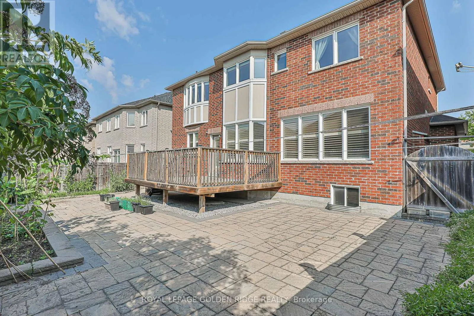 12 GOLDEN MEADOW DRIVE