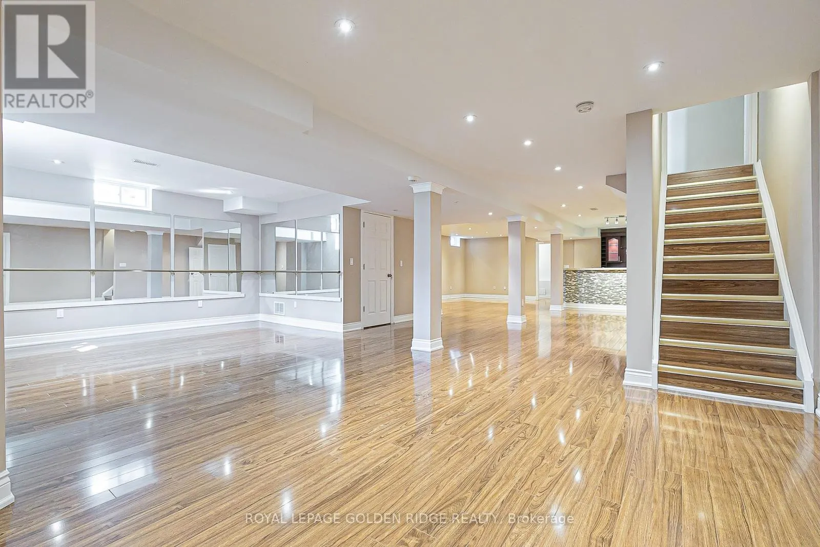 12 GOLDEN MEADOW DRIVE