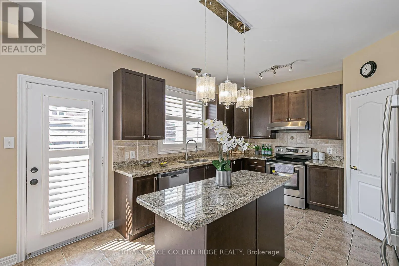 12 GOLDEN MEADOW DRIVE