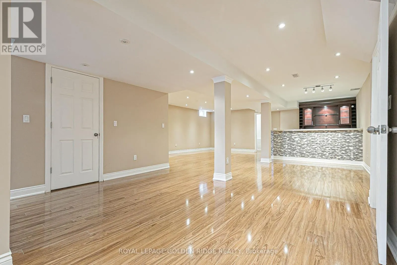 12 GOLDEN MEADOW DRIVE