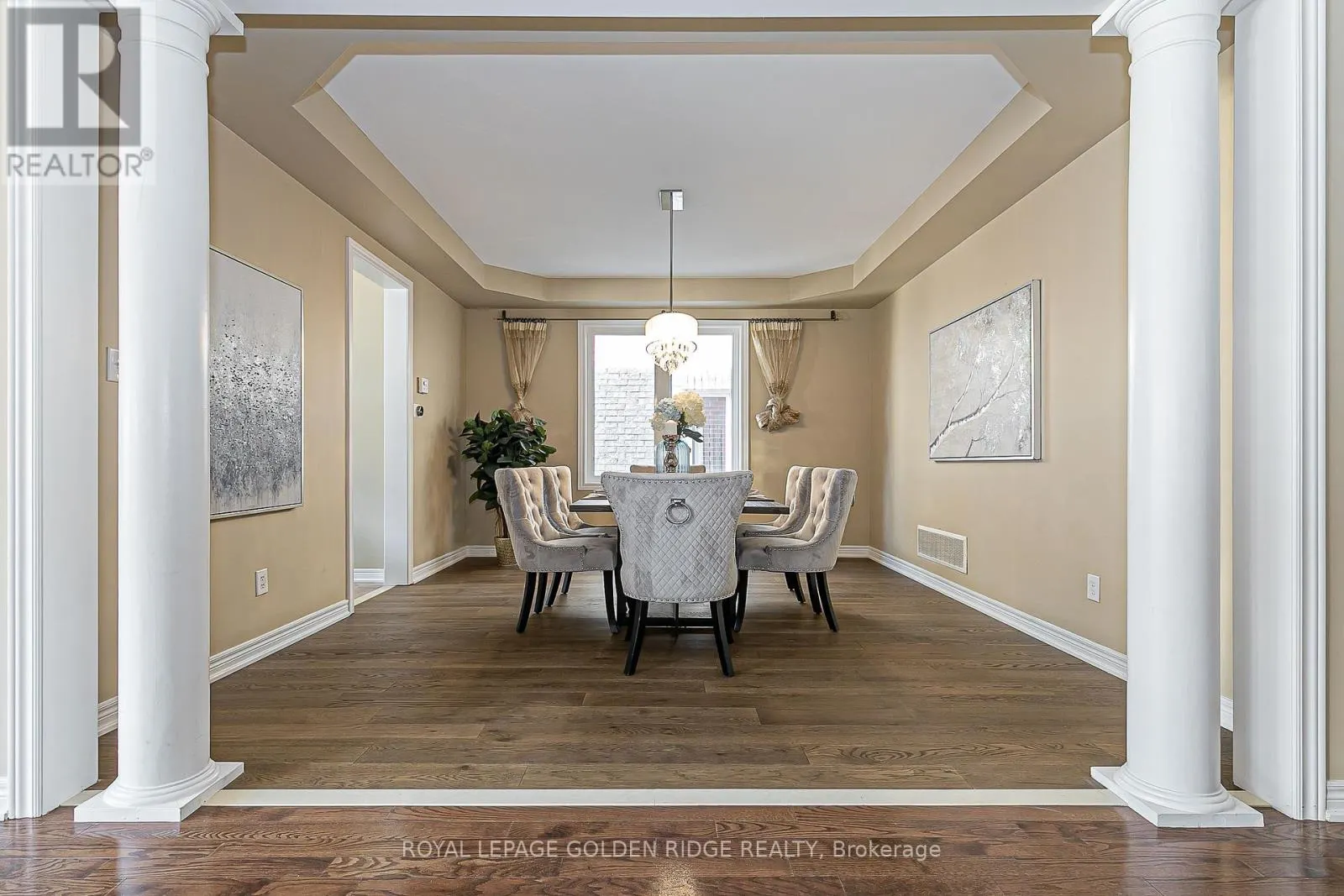 12 GOLDEN MEADOW DRIVE