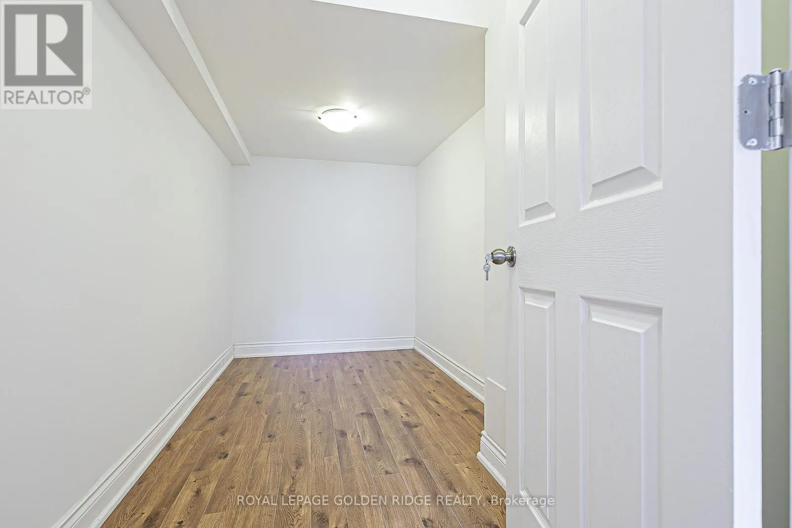 12 GOLDEN MEADOW DRIVE
