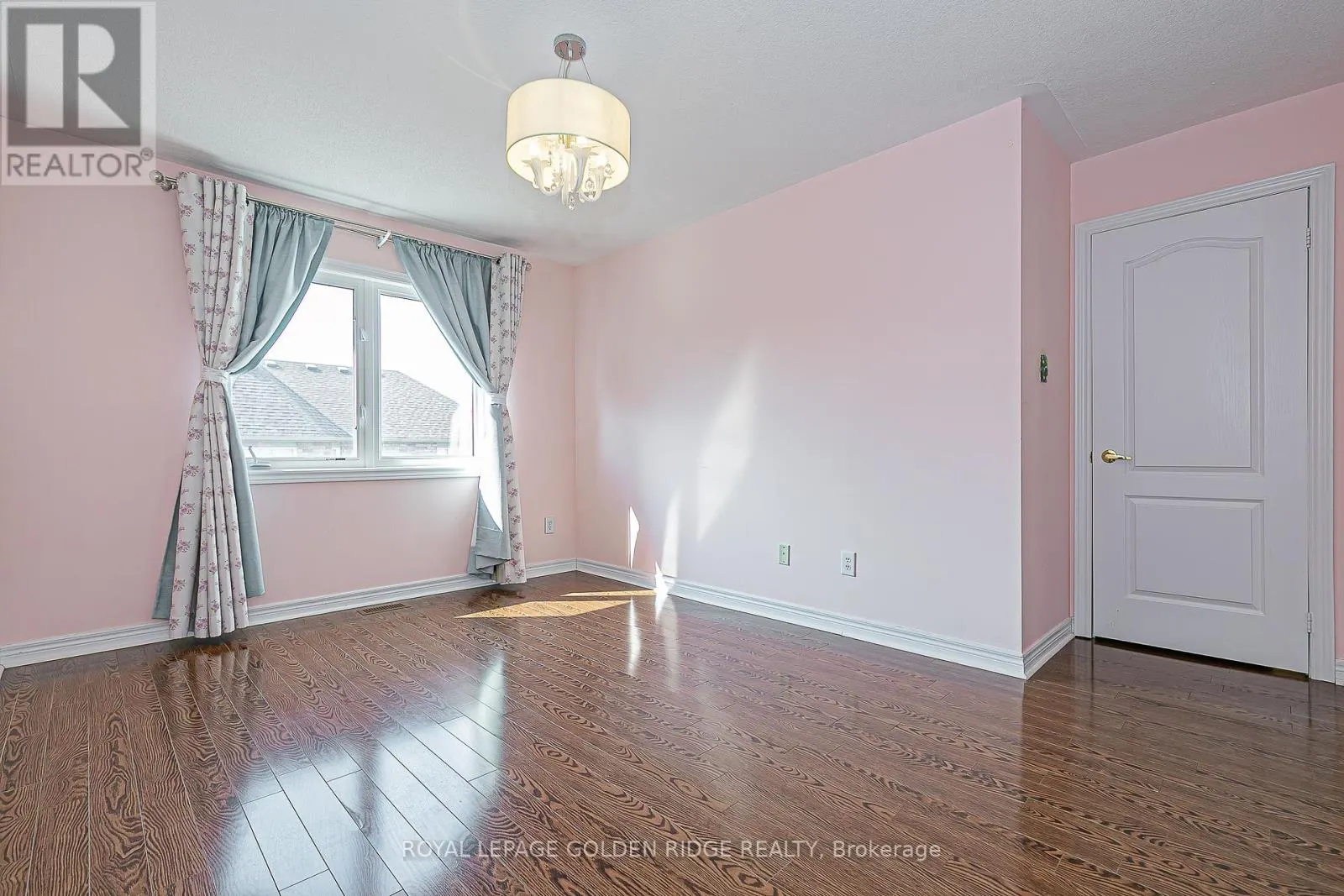 12 GOLDEN MEADOW DRIVE