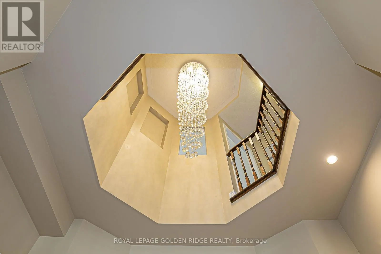12 GOLDEN MEADOW DRIVE