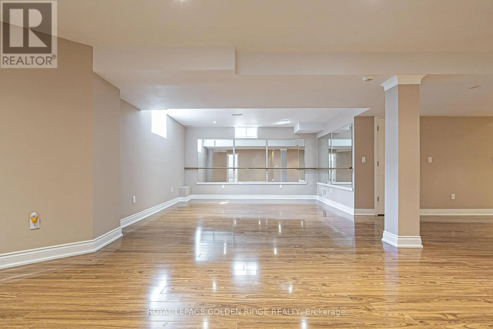 12 GOLDEN MEADOW DRIVE