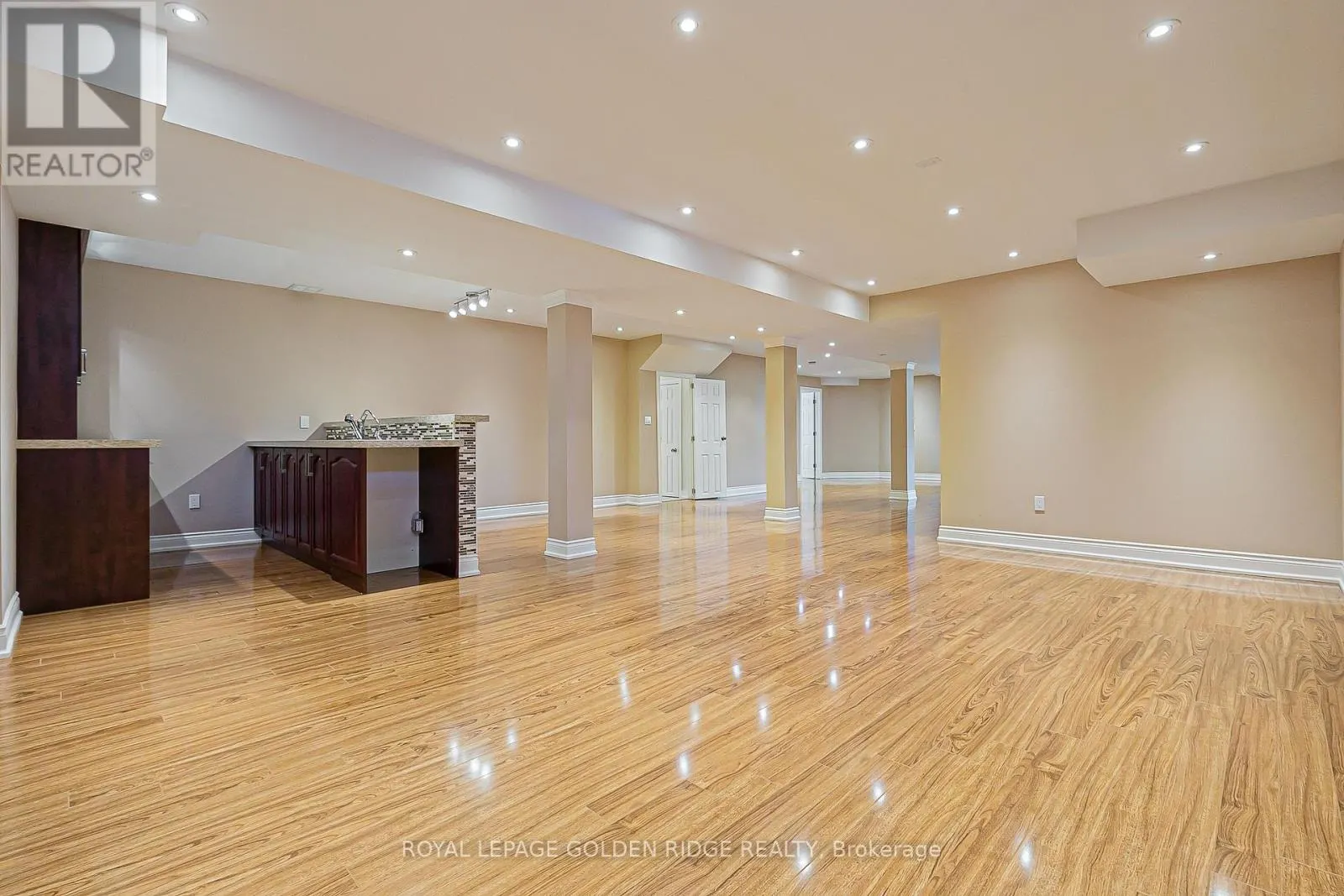 12 GOLDEN MEADOW DRIVE