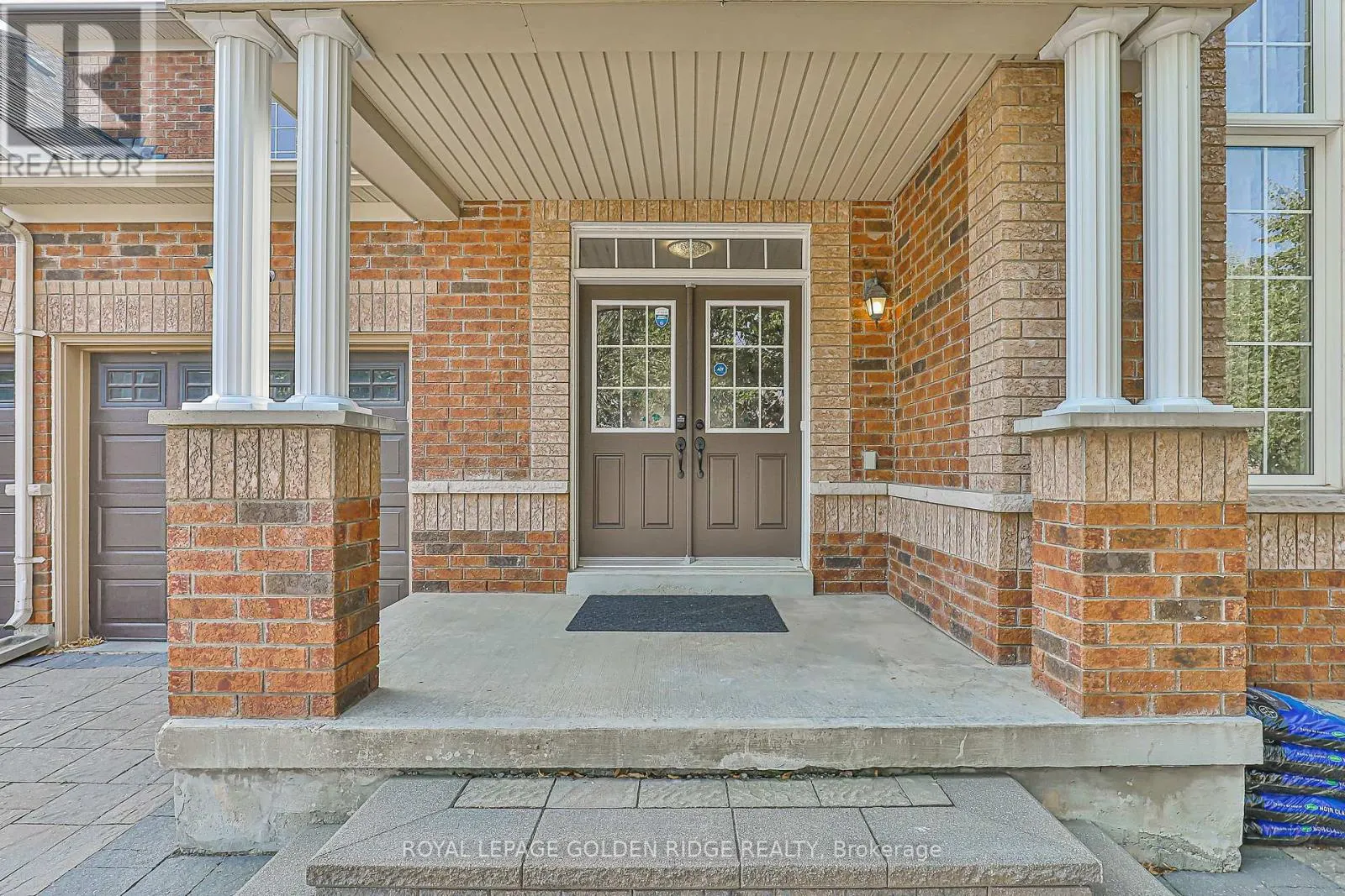 12 GOLDEN MEADOW DRIVE