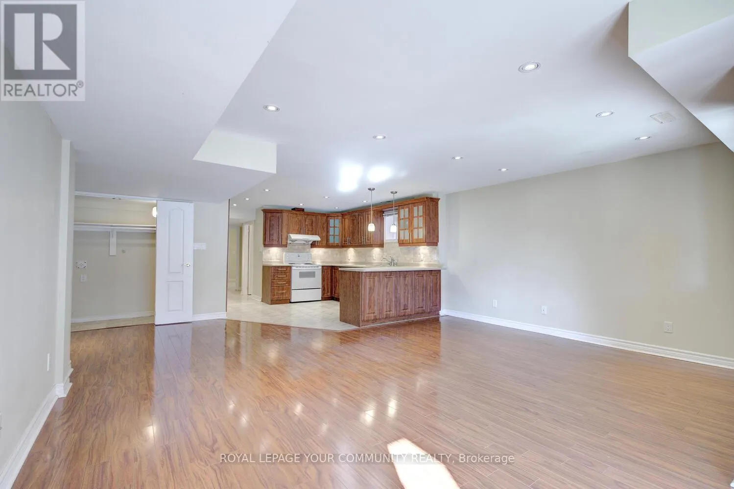 1-BED WALK-OUT BASEMENT - 625 GRAND TRUNK AVENUE