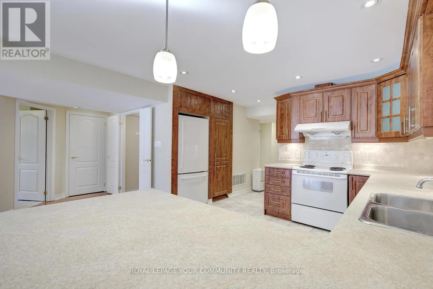 2-BED WALK-OUT BASEMENT - 625 GRAND TRUNK AVENUE