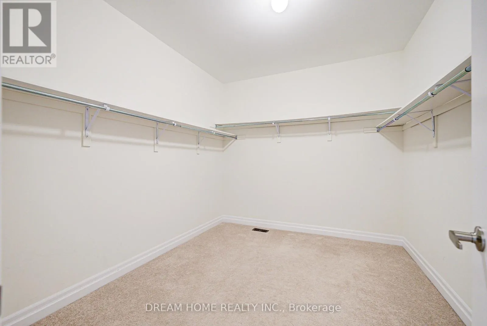 113 BOTELHO CIRCLE