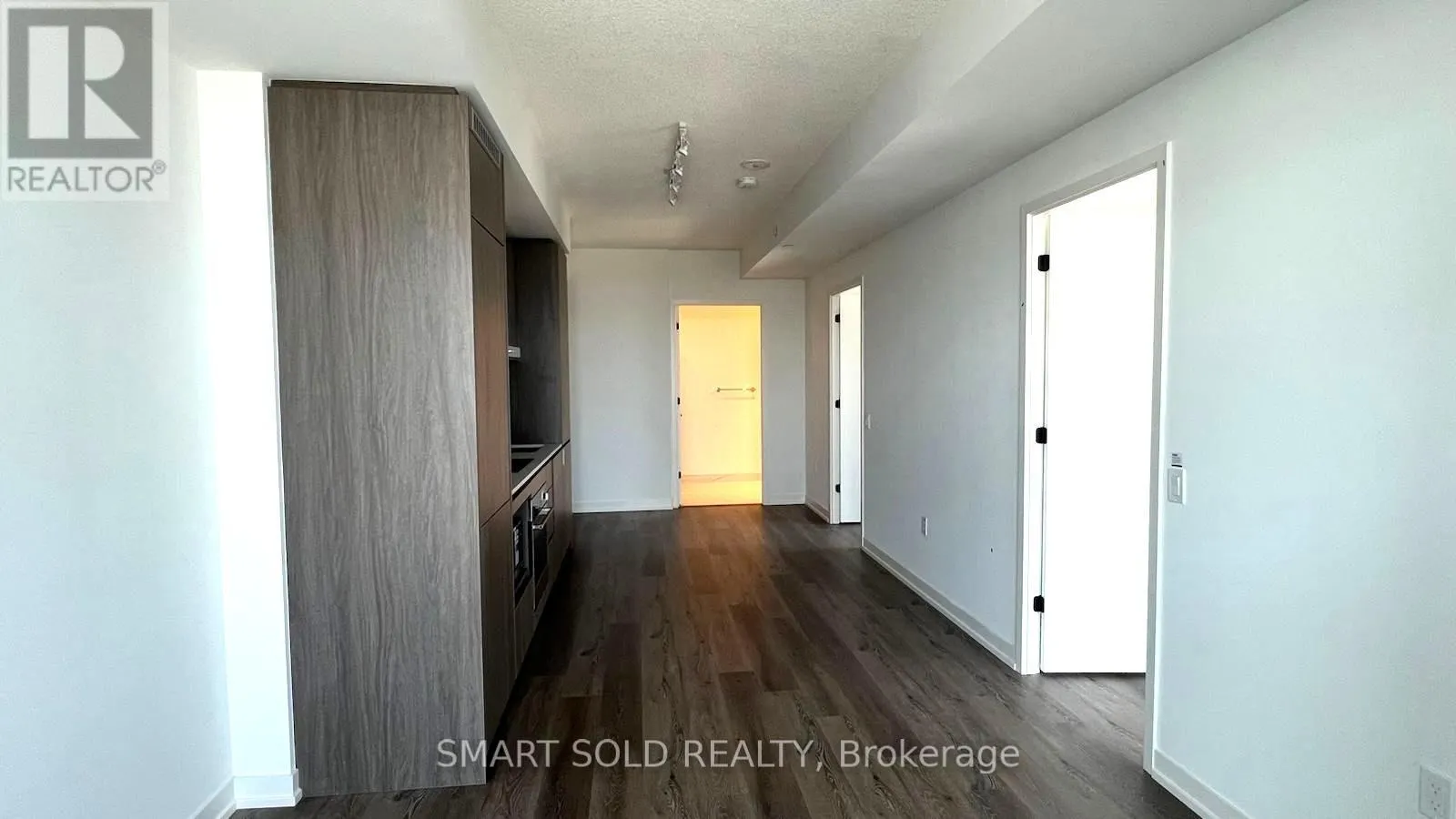 3210 - 28 INTERCHANGE WAY