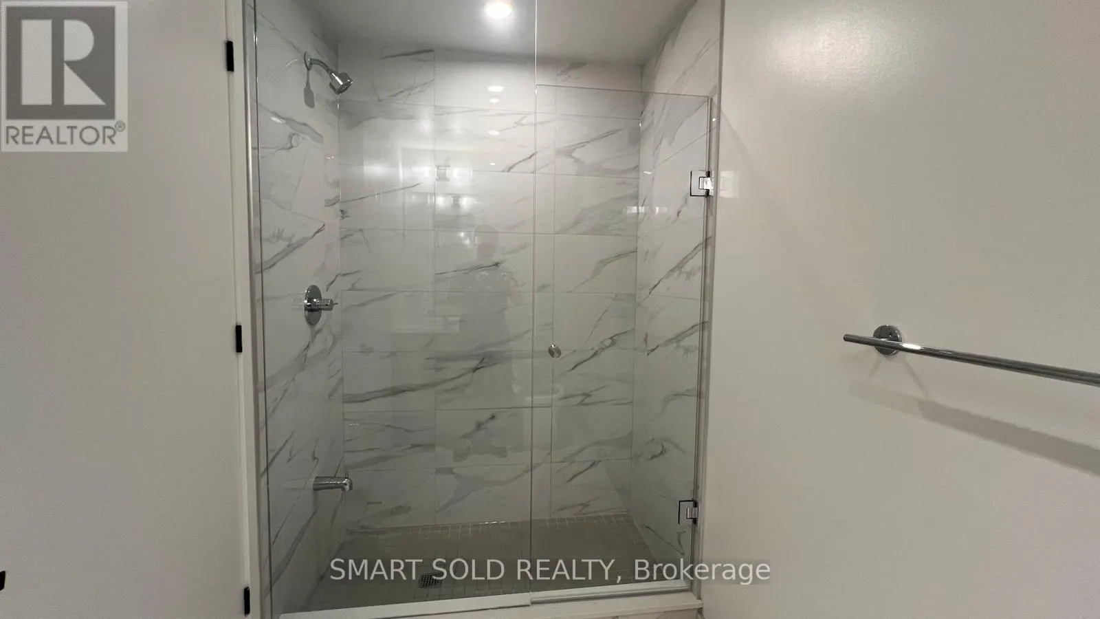 3210 - 28 INTERCHANGE WAY