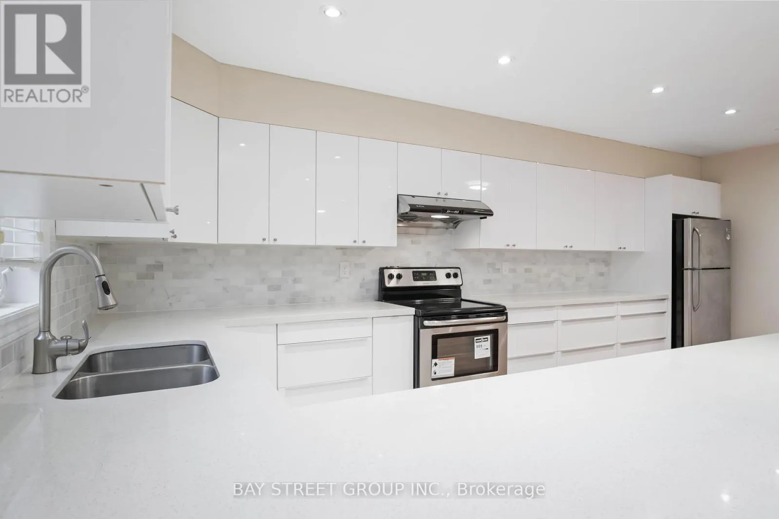 25 MAPLE RIDGE CRESCENT
