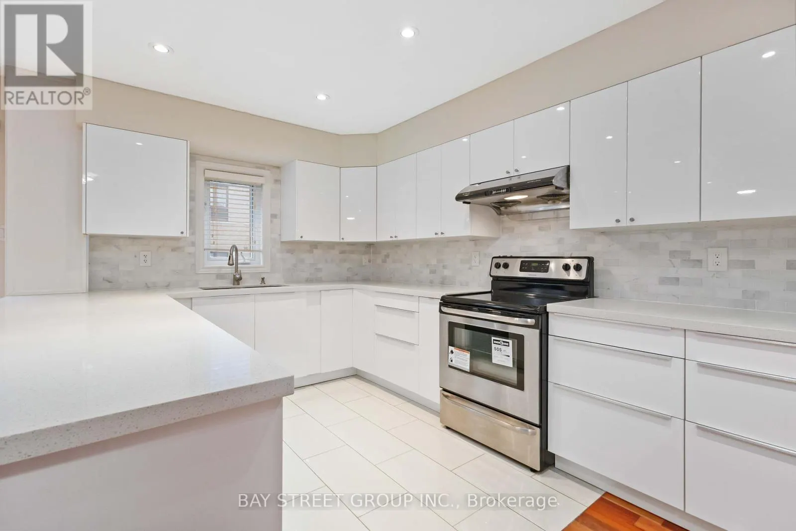 25 MAPLE RIDGE CRESCENT