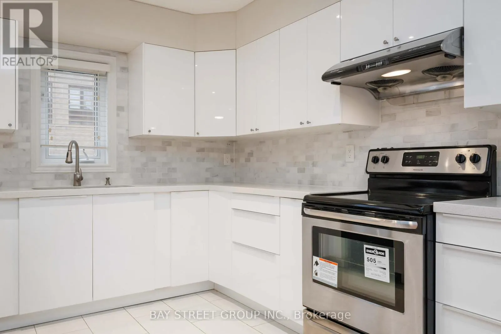 25 MAPLE RIDGE CRESCENT