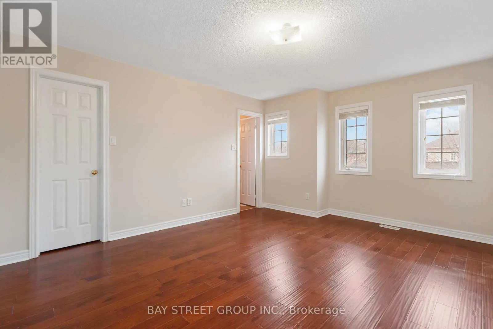 25 MAPLE RIDGE CRESCENT