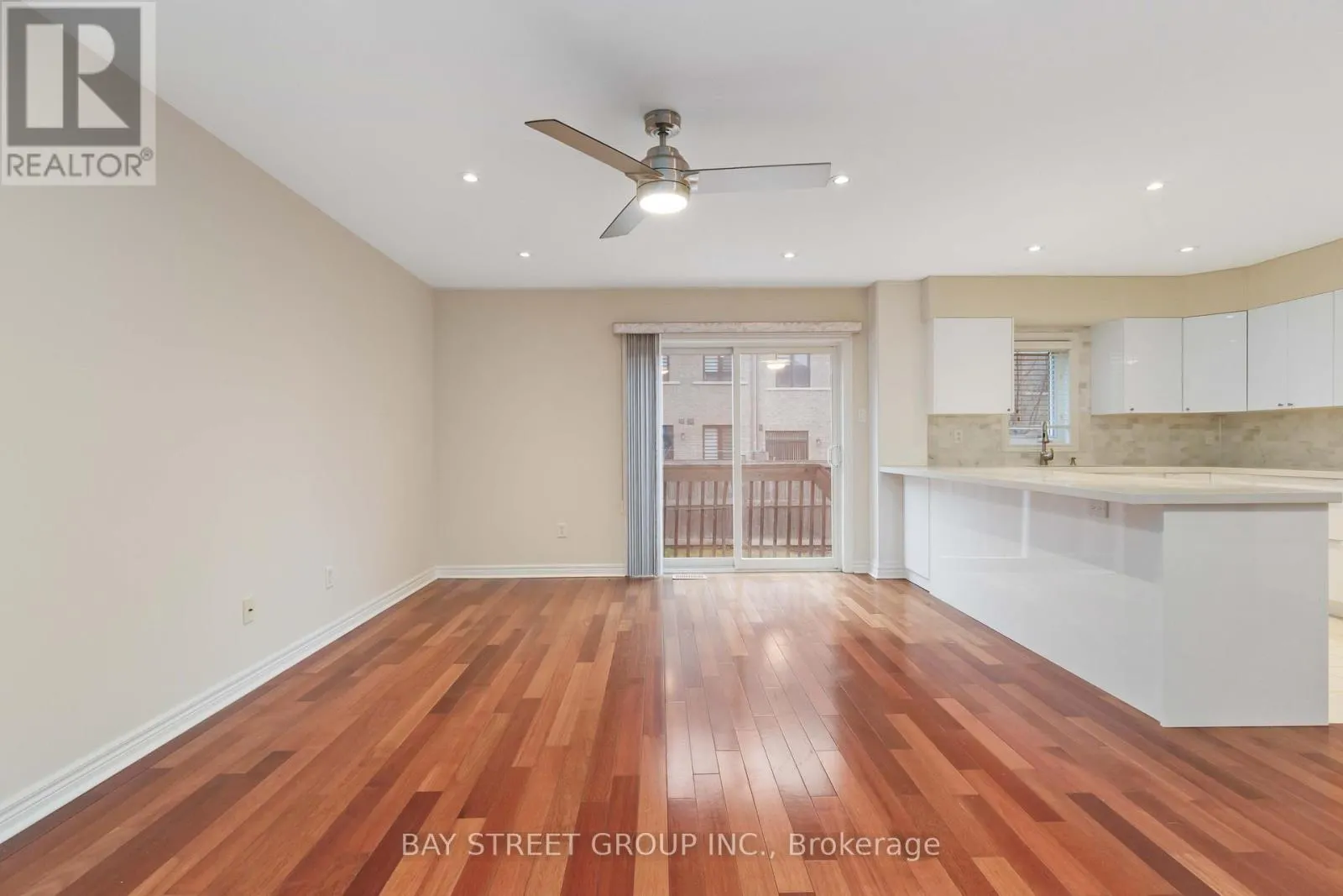 25 MAPLE RIDGE CRESCENT
