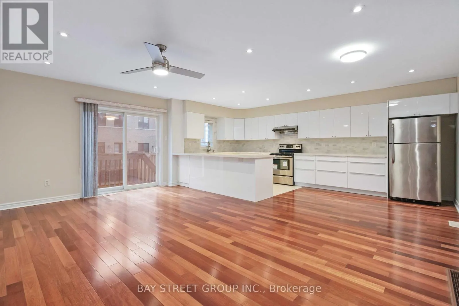 25 MAPLE RIDGE CRESCENT
