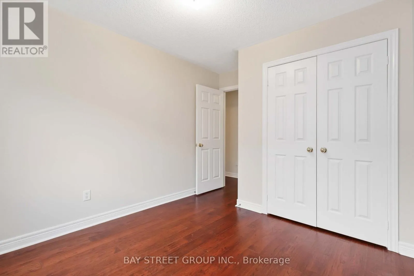 25 MAPLE RIDGE CRESCENT
