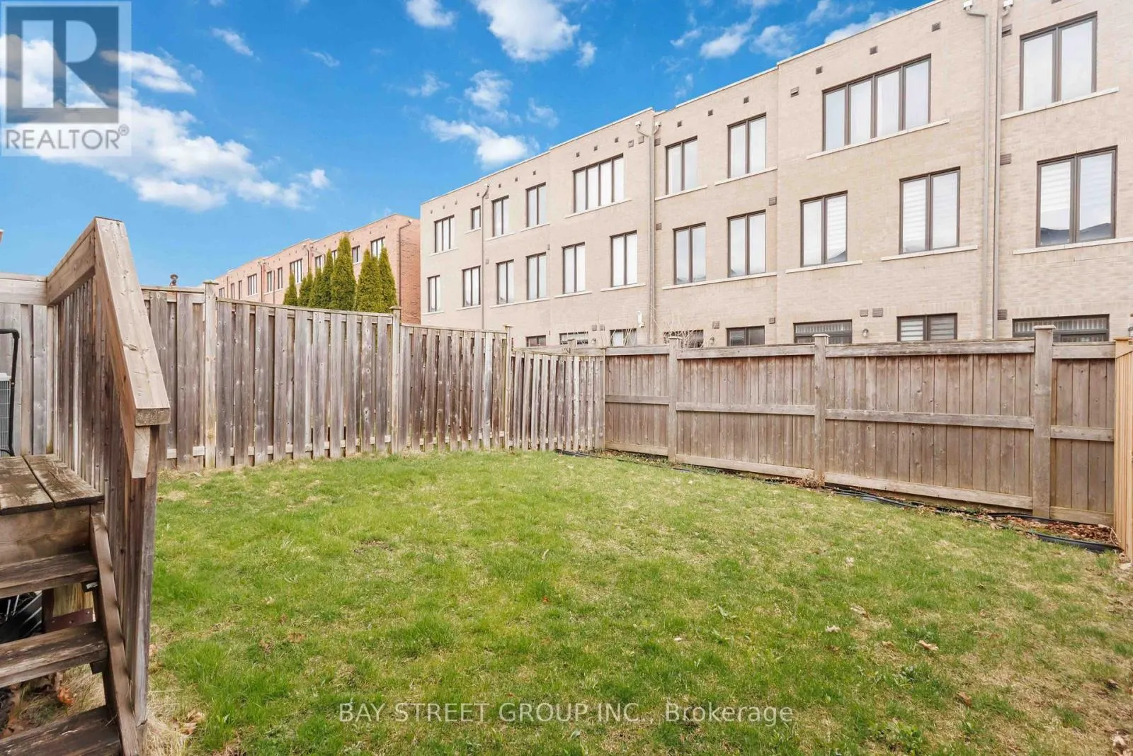 25 MAPLE RIDGE CRESCENT