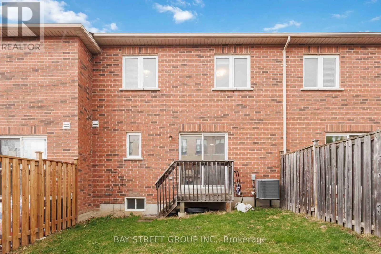 25 MAPLE RIDGE CRESCENT