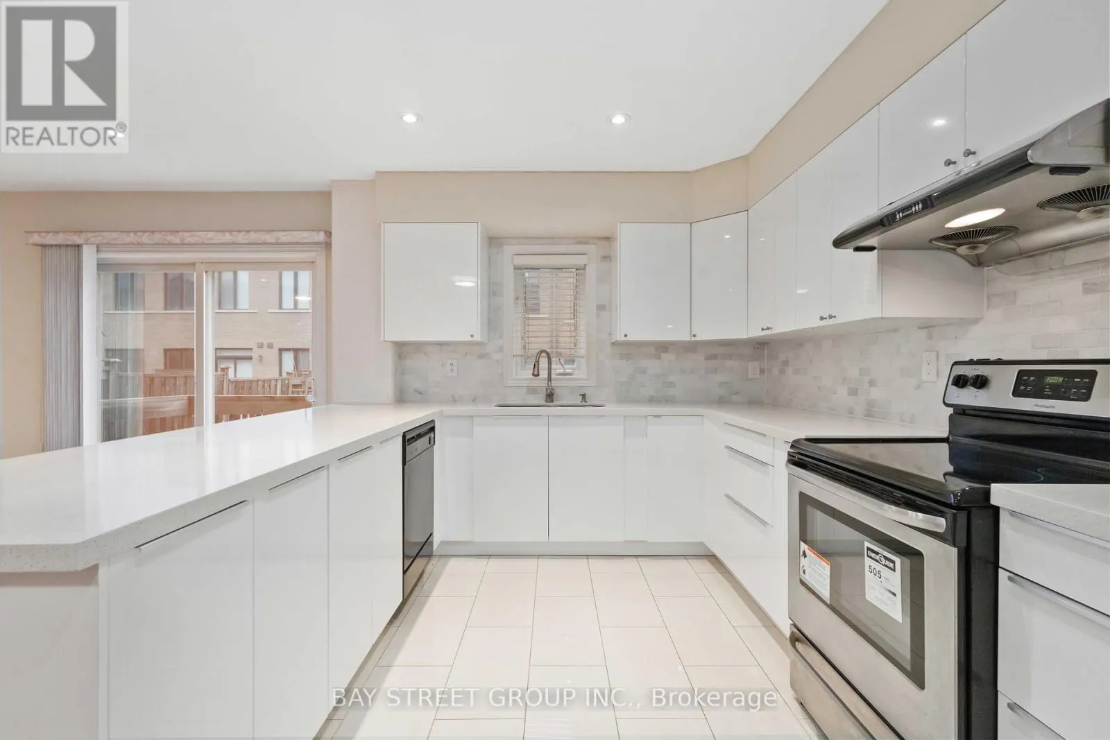 25 MAPLE RIDGE CRESCENT