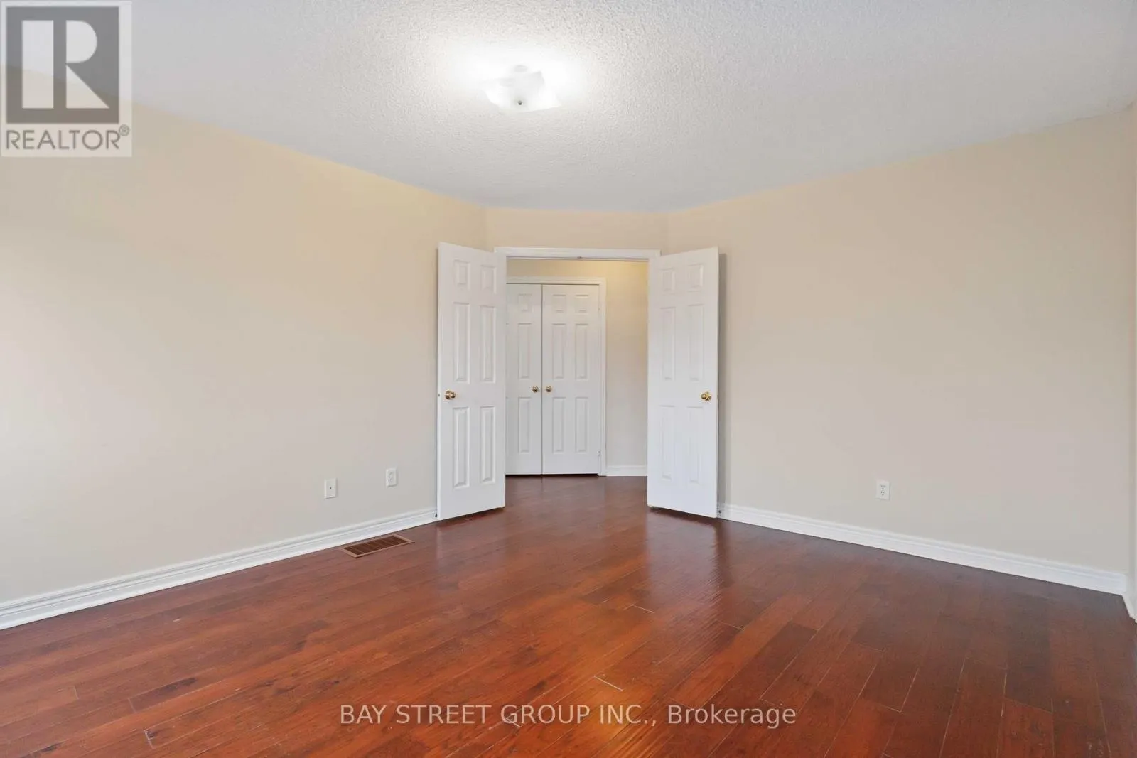 25 MAPLE RIDGE CRESCENT