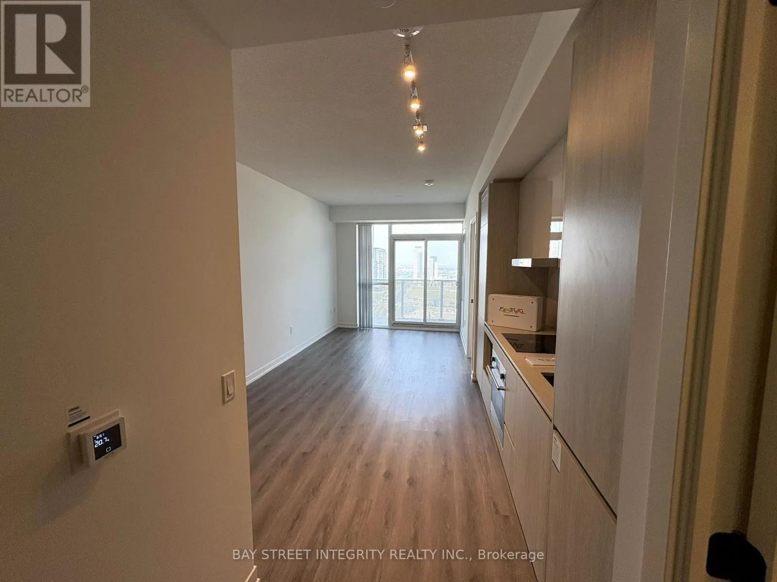 3206 - 28 INTERCHANGE WAY