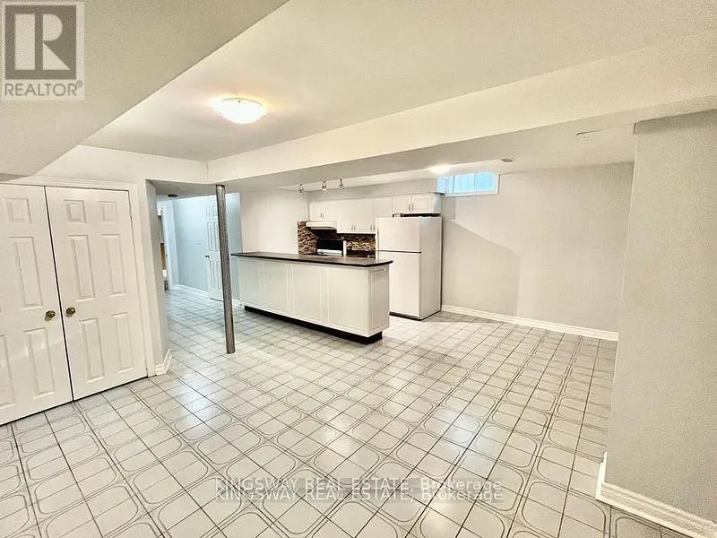 325 SALISBURY LANE