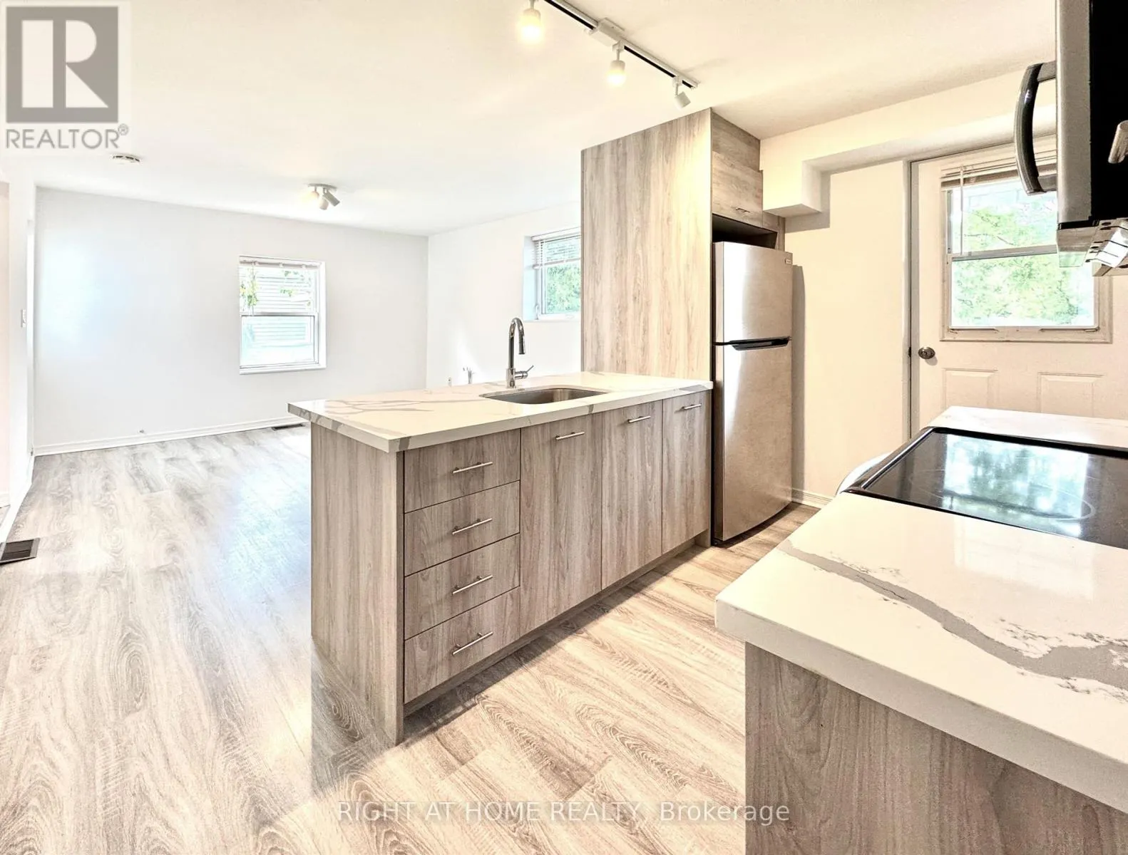 A - 469 QUEEN STREET