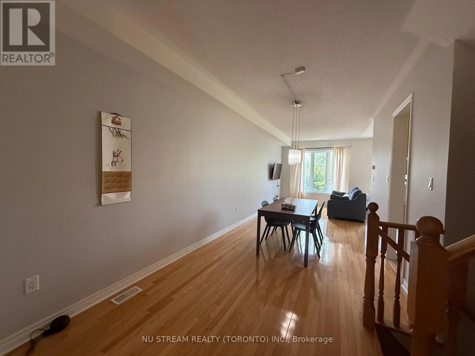 42 - 8 TOWNWOOD DRIVE