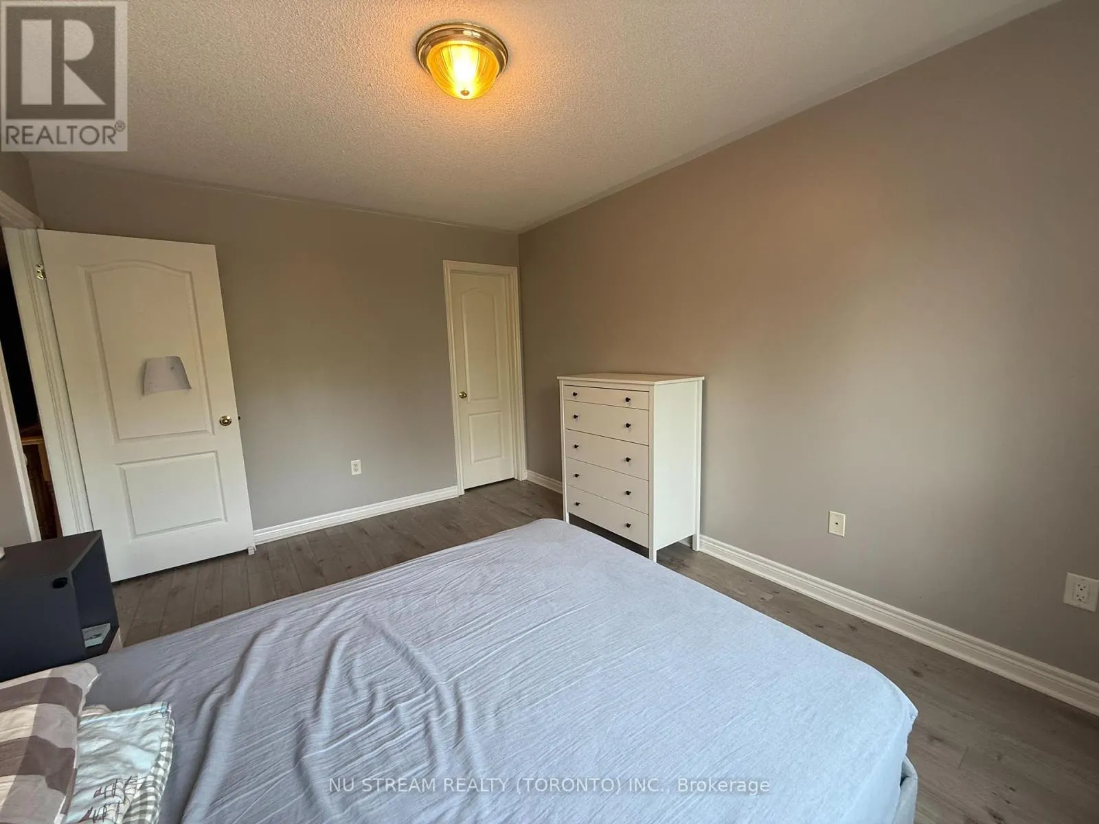 42 - 8 TOWNWOOD DRIVE