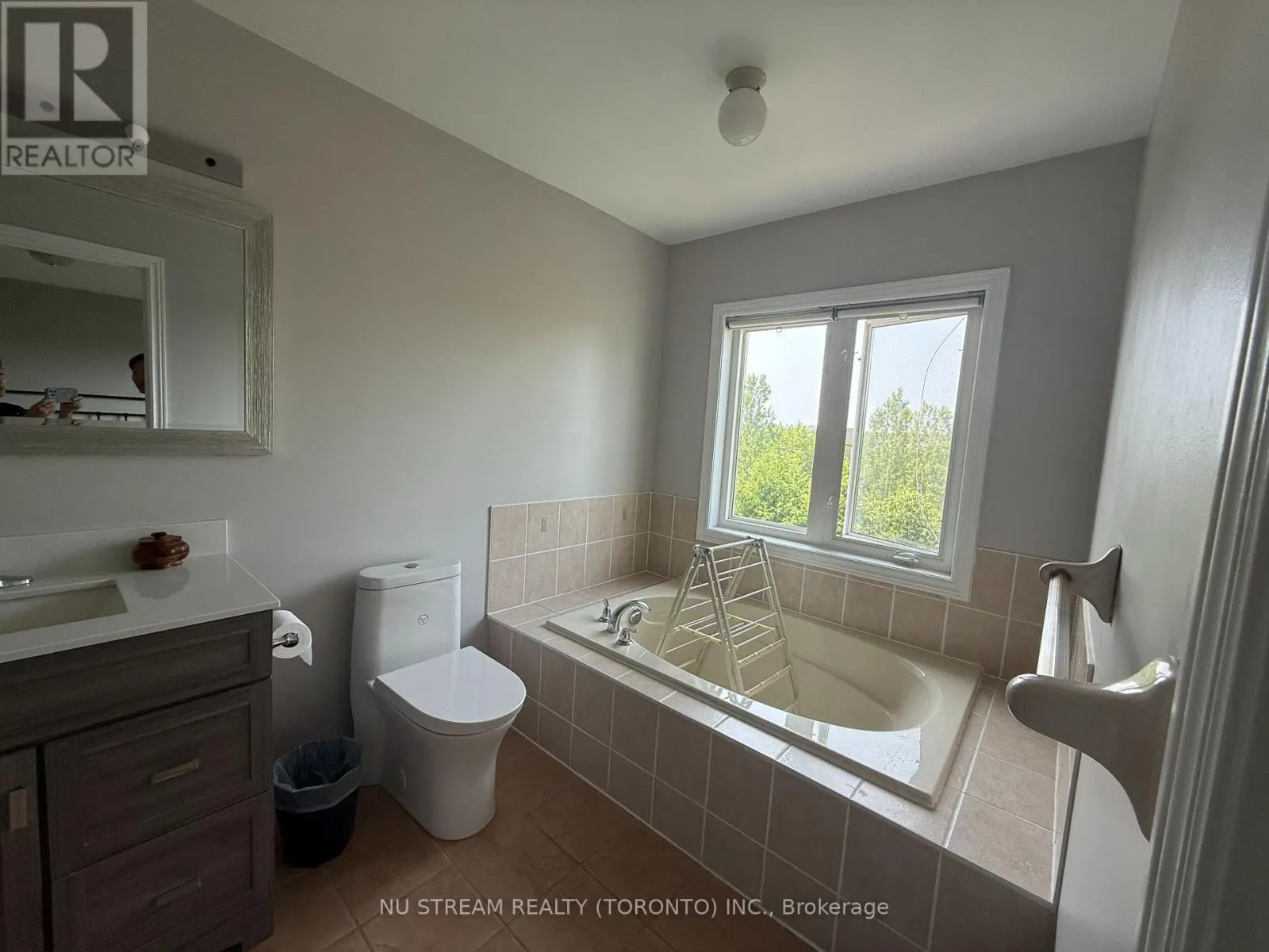 42 - 8 TOWNWOOD DRIVE