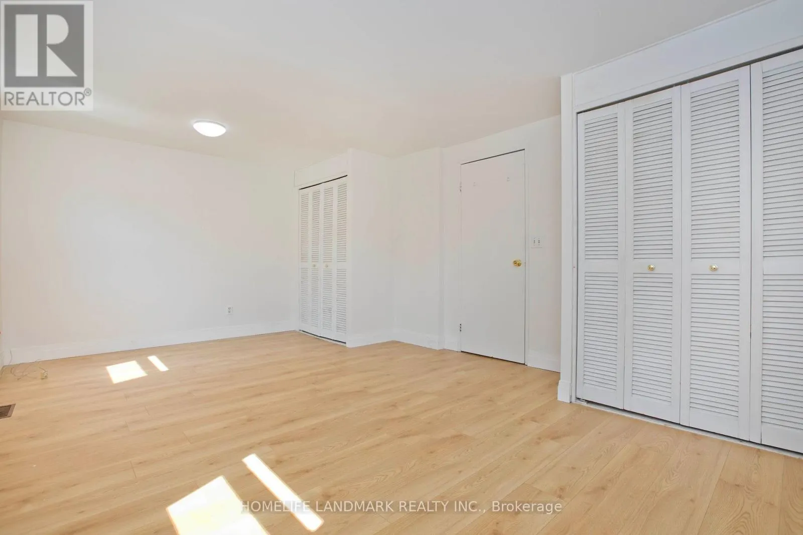 1806 JOHN STREET
