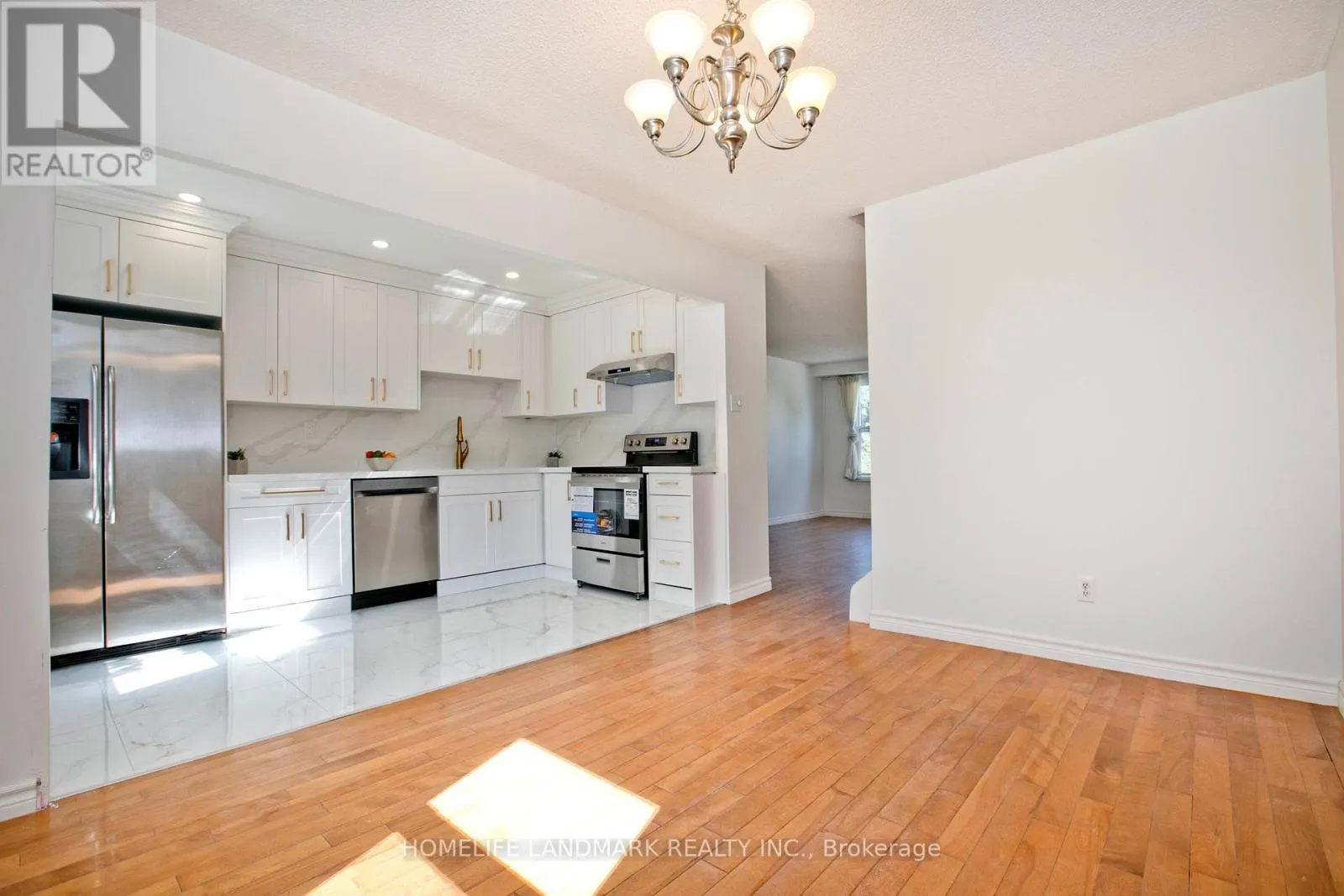 1806 JOHN STREET