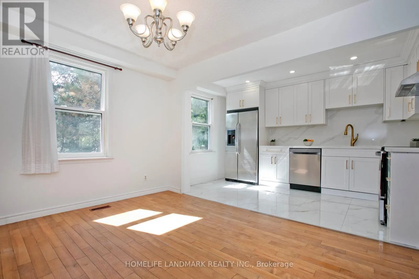 1806 JOHN STREET