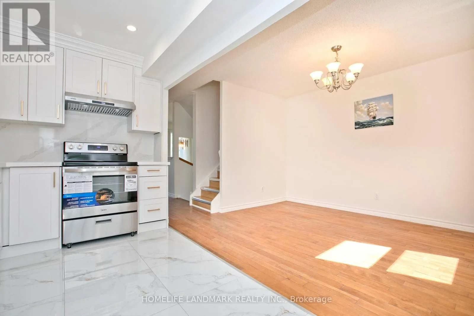 1806 JOHN STREET