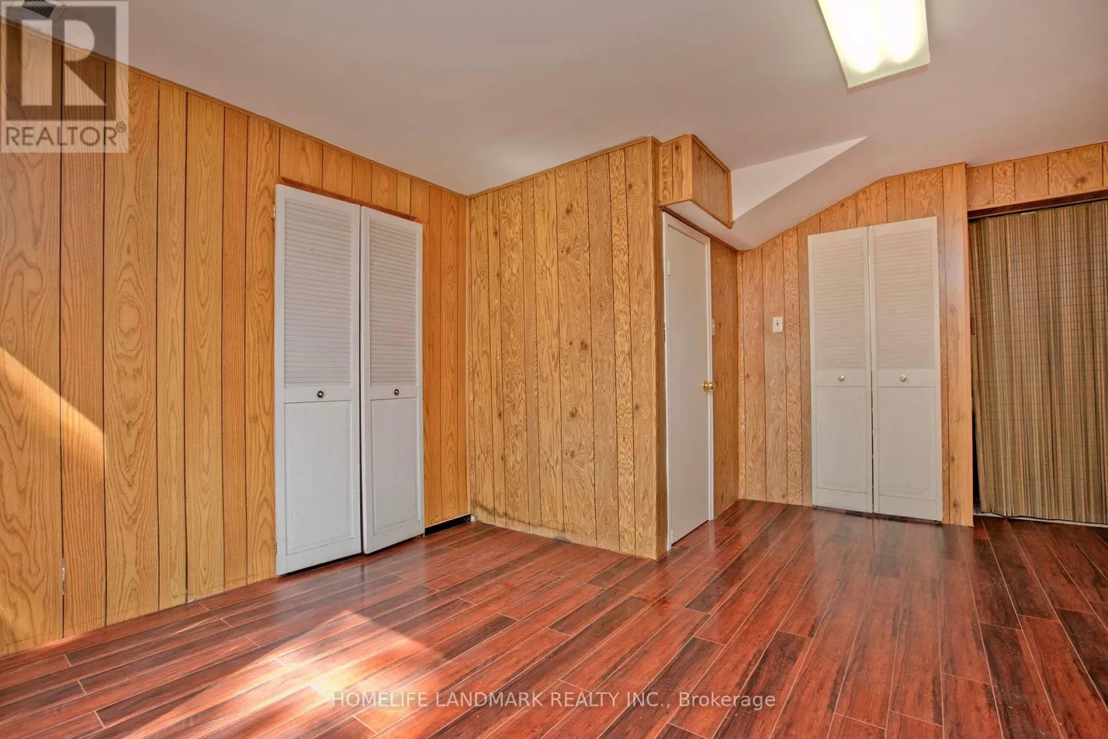 1806 JOHN STREET