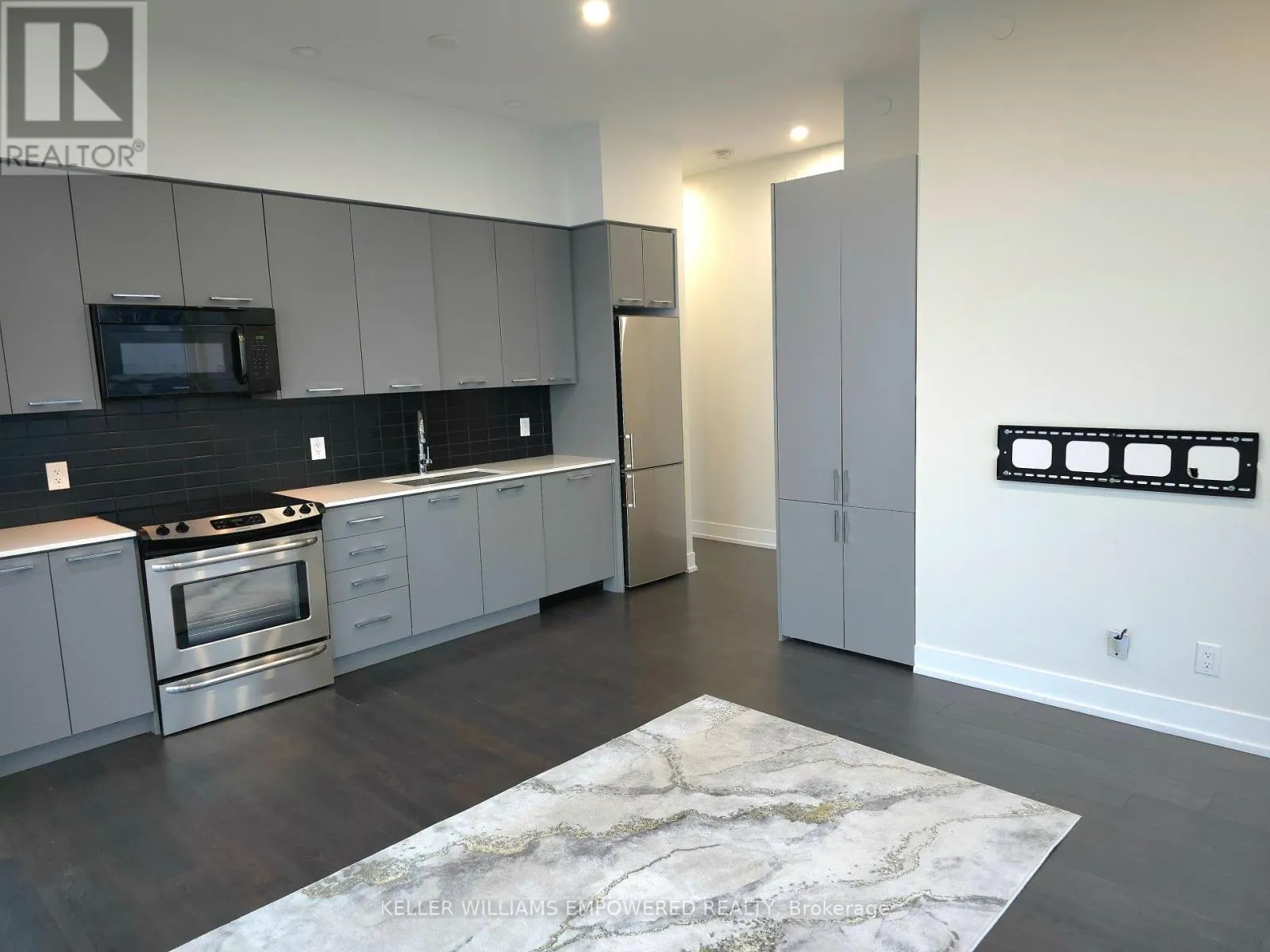 PH10 - 9471 YONGE STREET