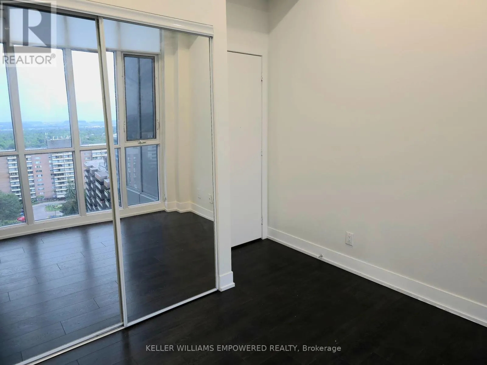 PH10 - 9471 YONGE STREET