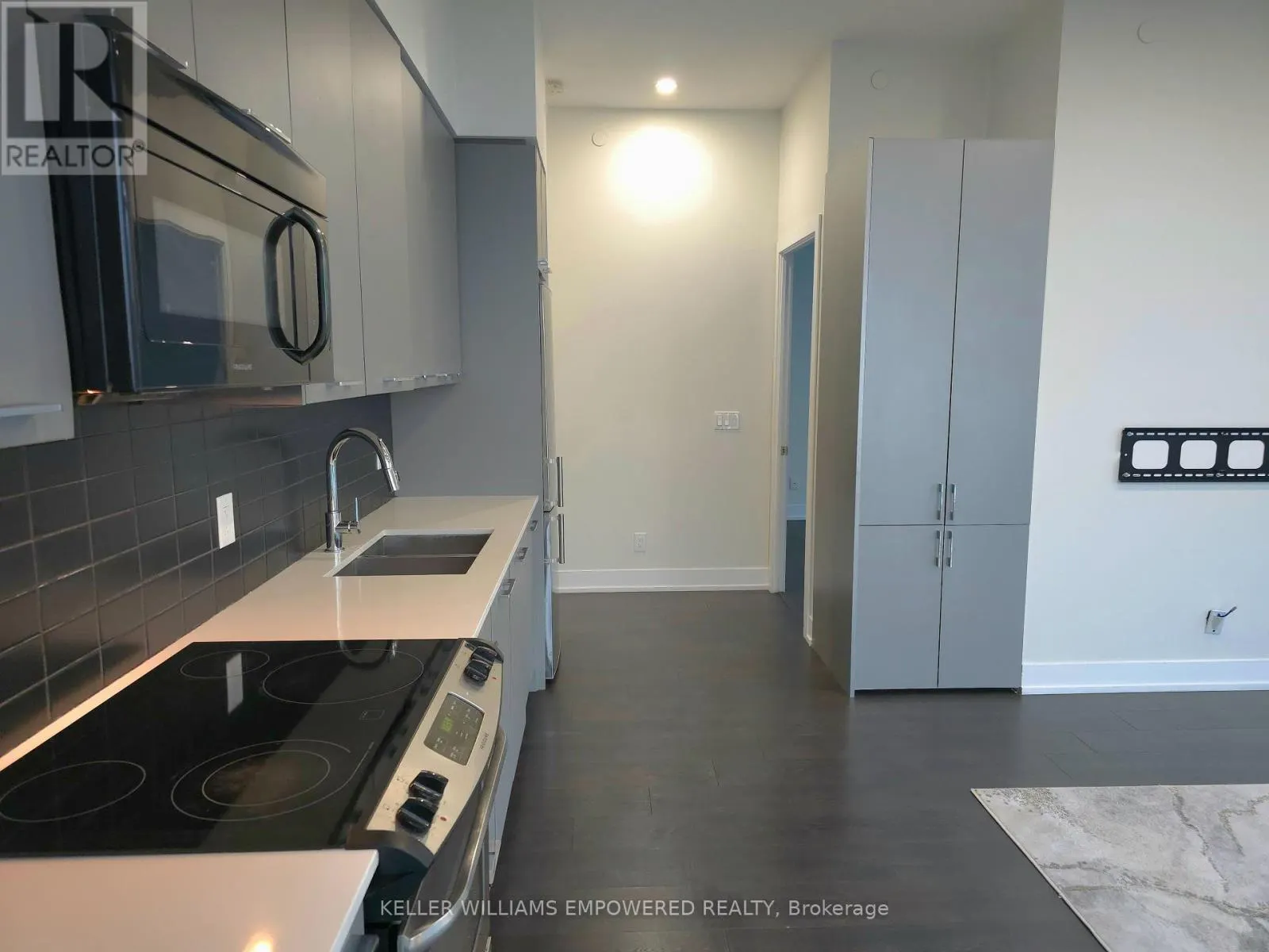 PH10 - 9471 YONGE STREET