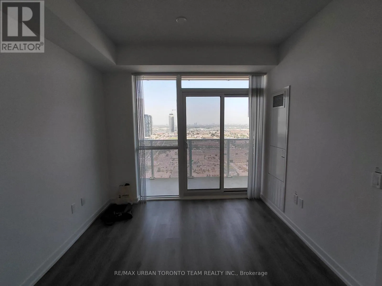 3007 - 28 INTERCHANGE WAY
