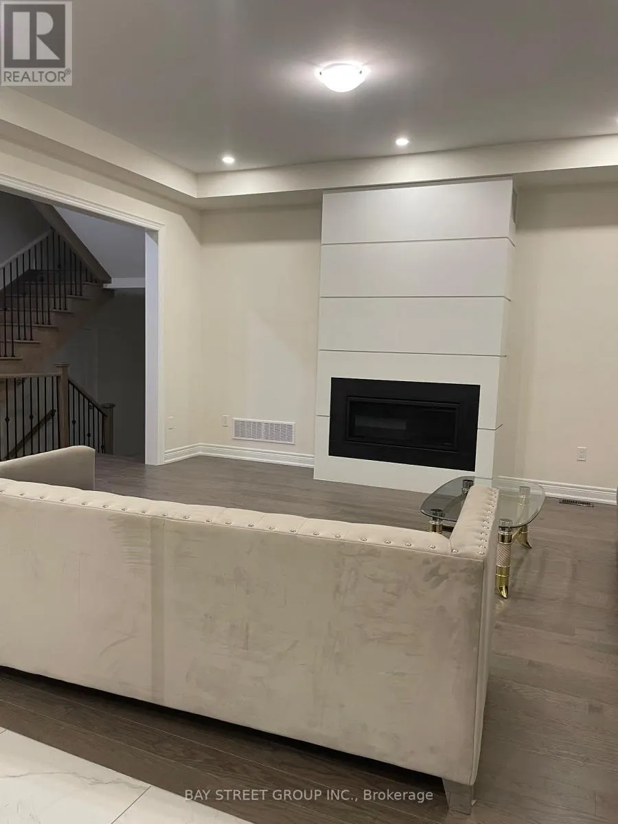 ROOM - 56 BUD LEGGETT CRES CRESCENT