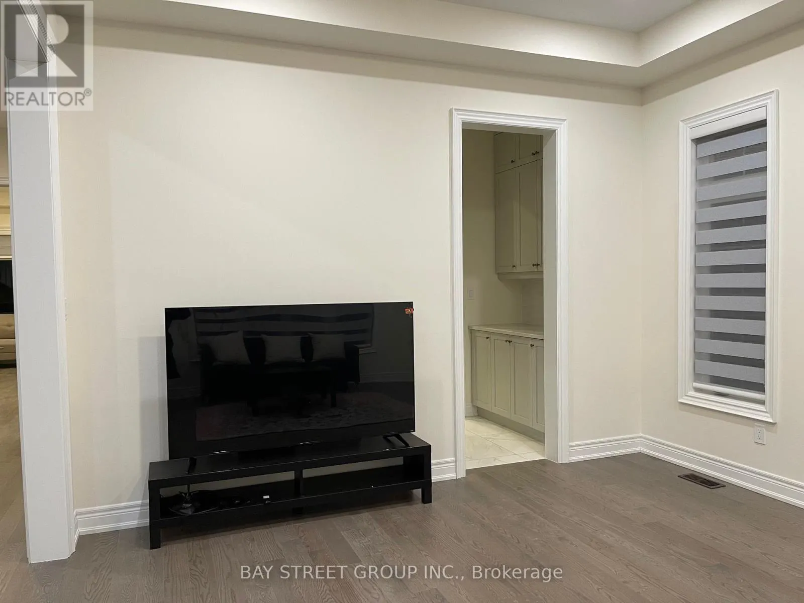 ROOM - 56 BUD LEGGETT CRES CRESCENT
