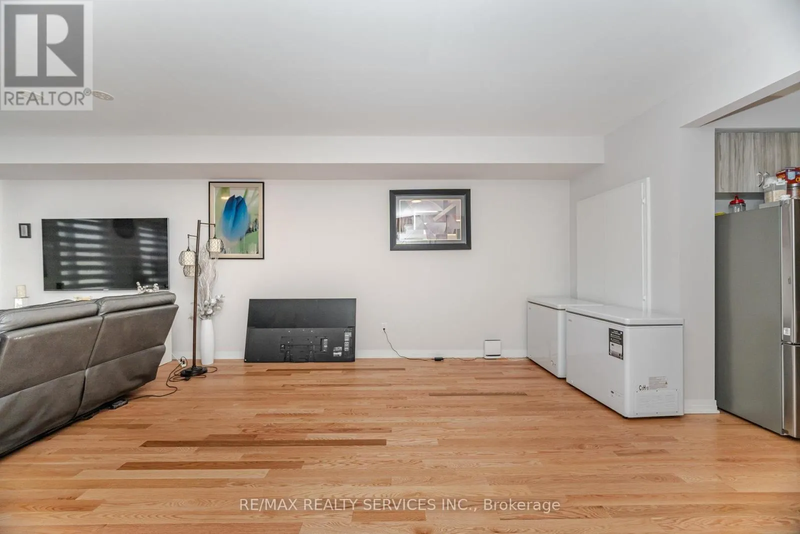 12 - 220 DISSETTE STREET