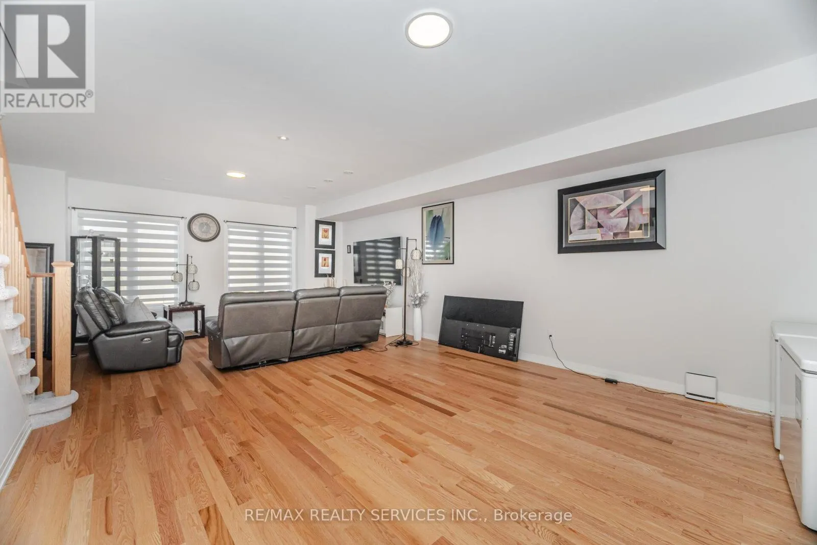 12 - 220 DISSETTE STREET